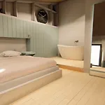 Lägenhetshotell Allure Boutique 4*