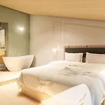 Allure Boutique Lägenhetshotell 4*